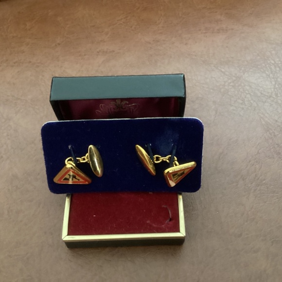 Brand new. Gold style cufflinks featuring unique roadside “men at work“ sign. - Picture 2 of 2
